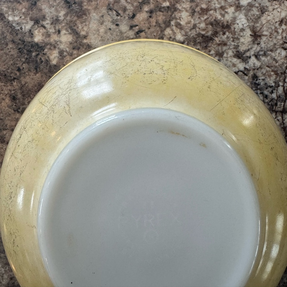 Vintage Pyrex Yellow Mixing Bowl - Picture 9 of 11